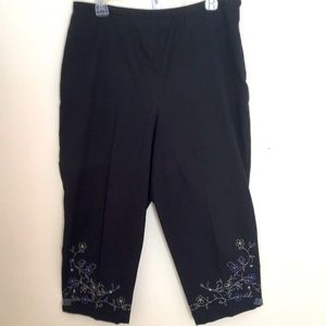 Black Cotton Cropped Pants by ANNEX Casual  Corner Embroidered Floral 14
